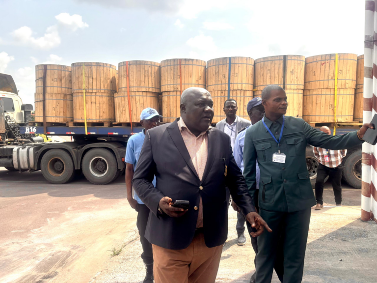 Un pas vers la sécurité aérienne : La RVA réceptionne 250 km de câble de balisage pour les aéroports congolais